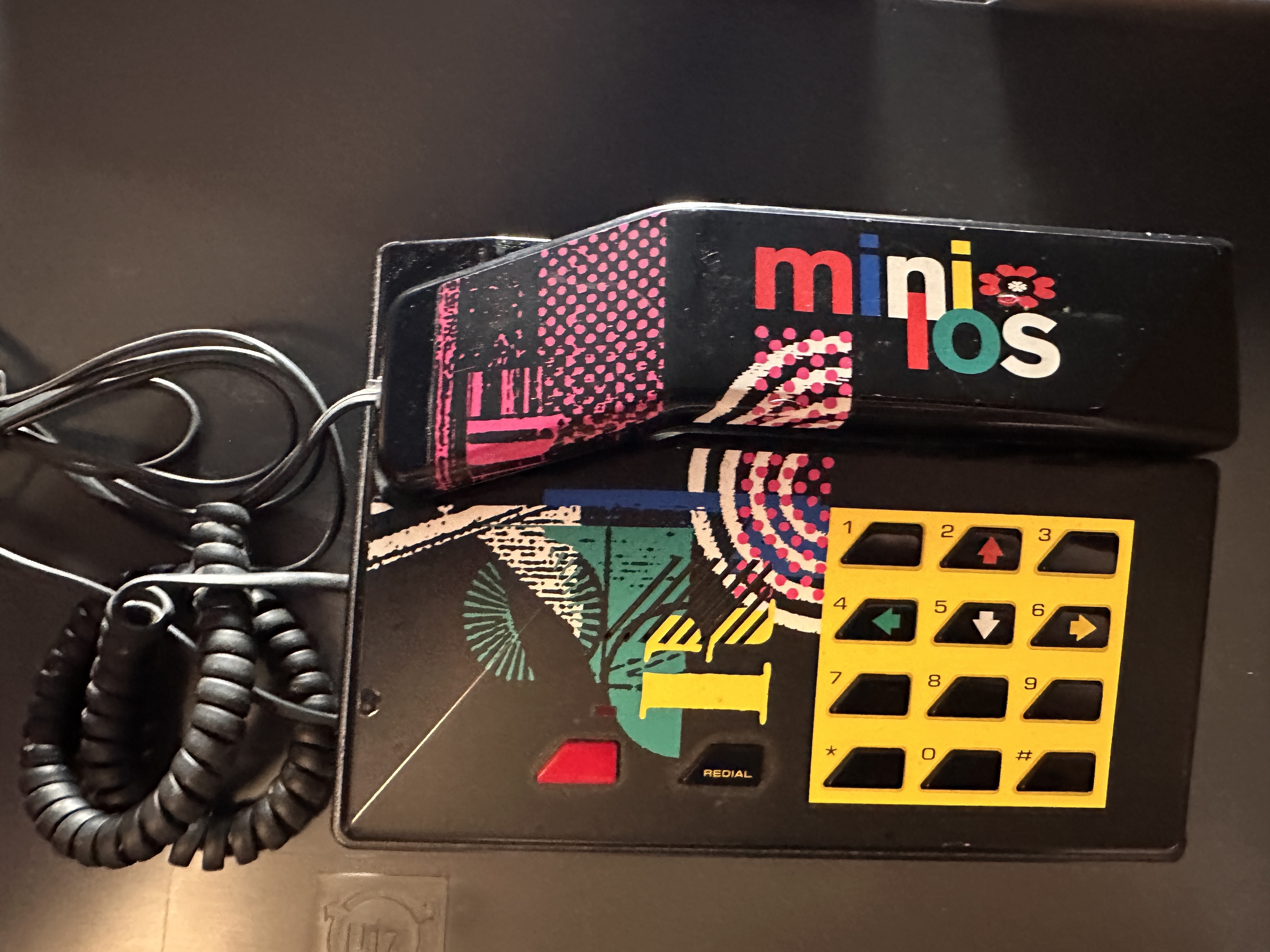 Erstes Minilos Telefon